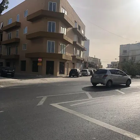 In A Shared With Private Bathroom Close To The Airport