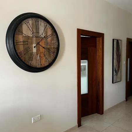 Privatunterkunft In A Shared With Private Bathroom Close To The Airport Hal Ghaxiak