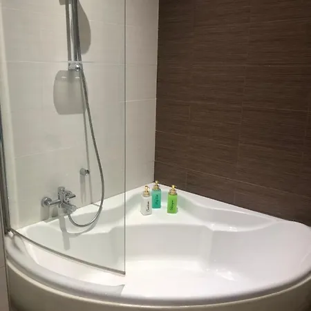 In A Shared With Private Bathroom Close To The Airport Ghaxaq