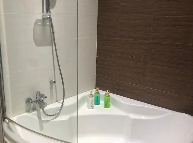 In A Shared With Private Bathroom Close To The Airport Hal Ghaxiak