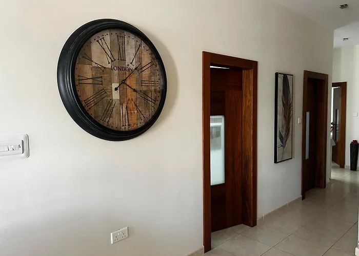 Gazde/Camere de închiriat In A Shared With Private Bathroom Close To The Airport Hal Ghaxiak