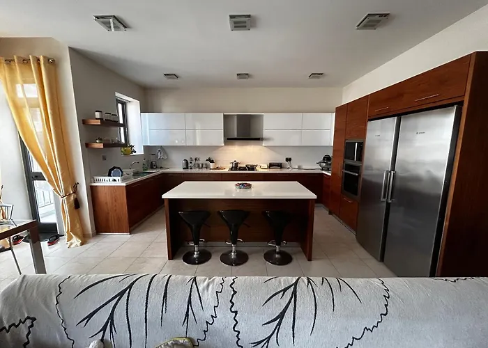 In A Shared With Private Bathroom Close To The Airport * Hal Ghaxiak